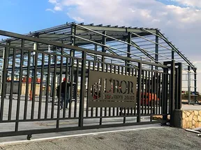 Edificios comerciales y salas de exposición de acero