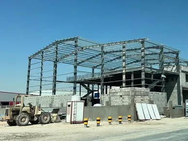 Edificio de taller con estructura de acero en Qatar