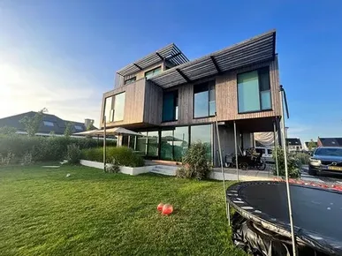 Edificio residencial de estructura de acero de tres plantas (Países Bajos)