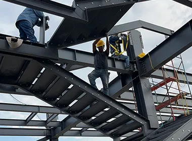 Proyecto de estructura metálica de varios pisos en Venezuela