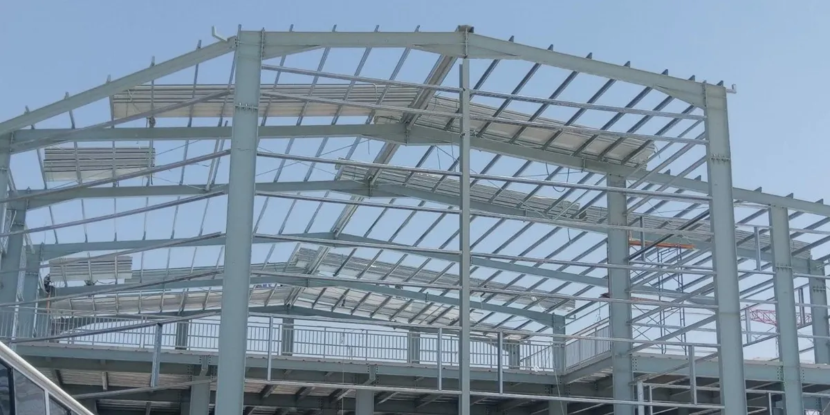 Almacén de acero de 1749m² con entrepiso (Doha, Qatar)